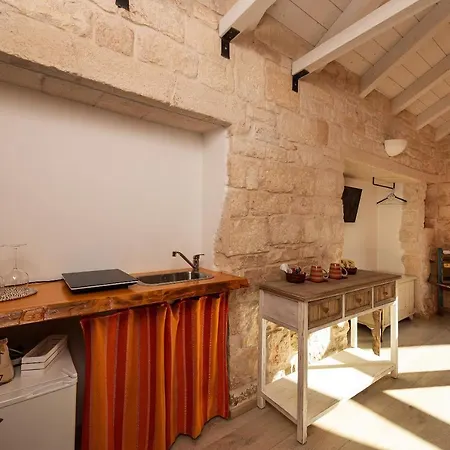 Trulli In Corte 2*