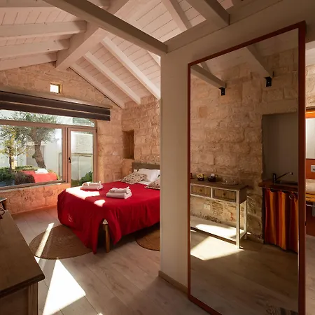 Trulli In Corte 2* Альберобелло